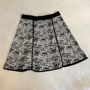 ANN TAYLOR Women’s Knit Skirt, Size Medium.
